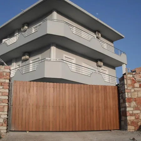 Two Mermaids Szálloda 3*